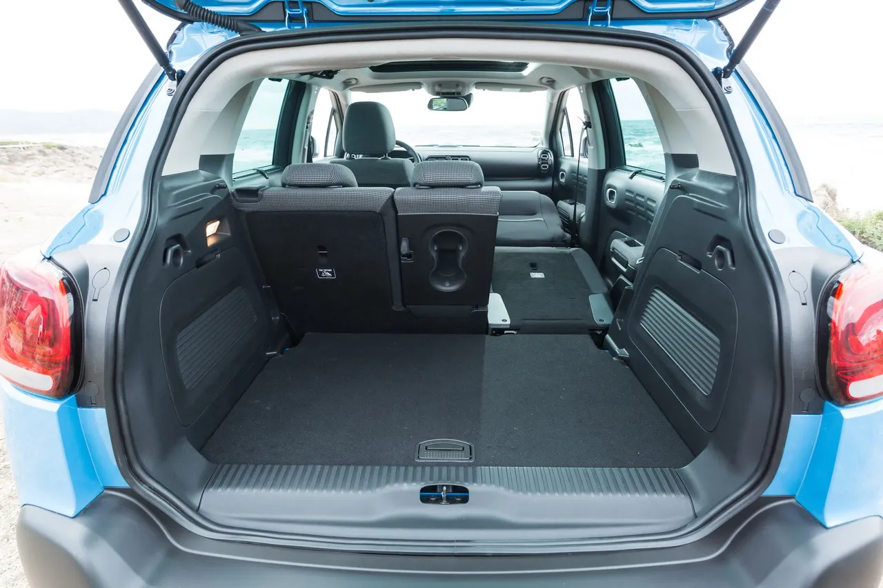 imgi_47_citroen-c3-aircross-shine-bleu-2017-31